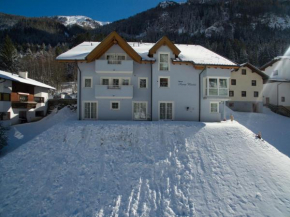 Apart Anna-Maria Ischgl